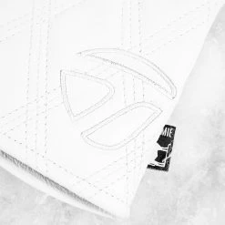 TaylorMade White Out -Golf Equipment Store V97184 zoom D3