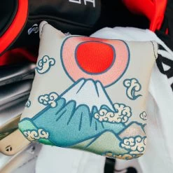TaylorMade Mt. Fuji -Golf Equipment Store V97247 zoom D4